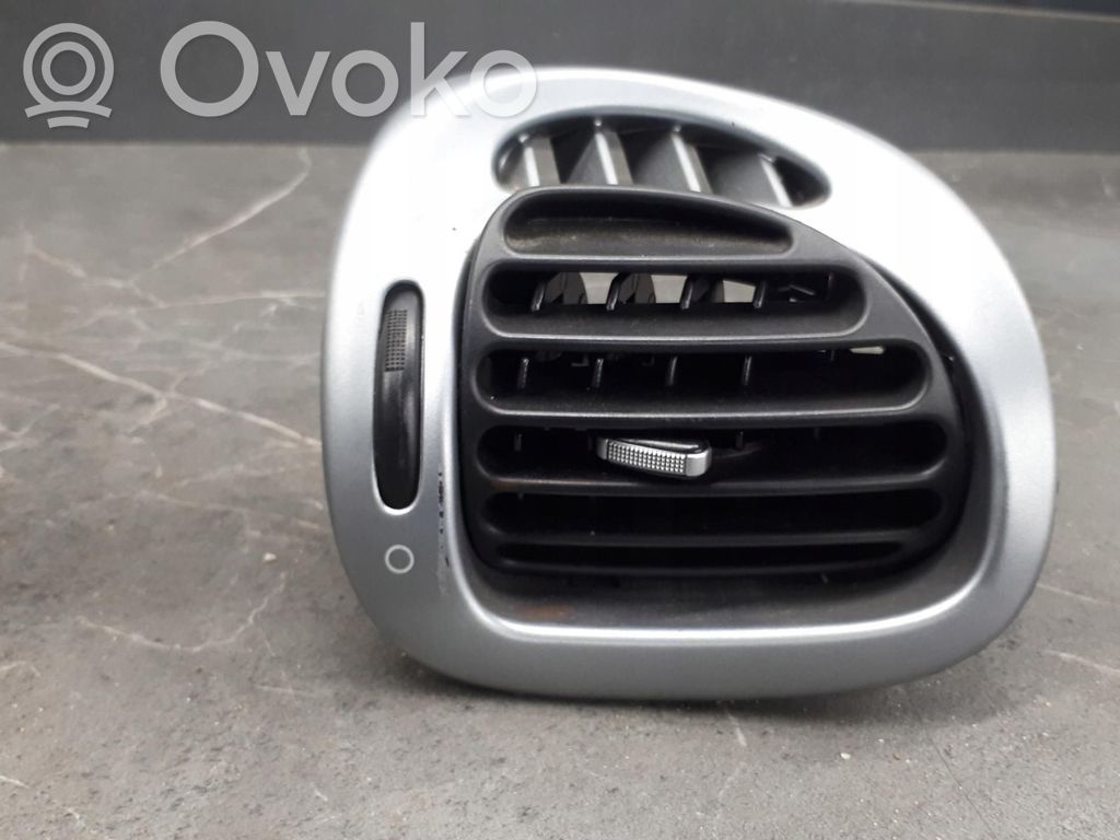 Citroen Xsara Picasso Šoninės oro grotelės 