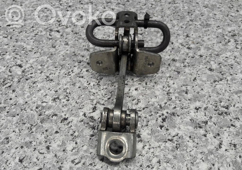 Opel Corsa C Takaoven pidätin 
