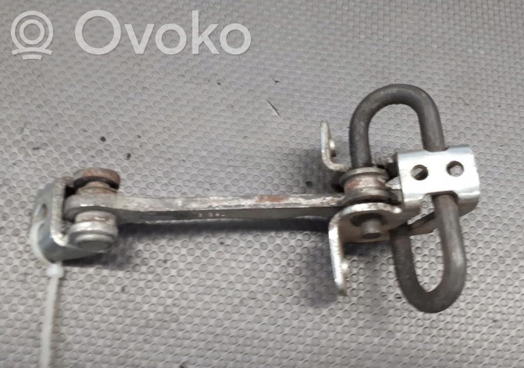 Opel Corsa C Takaoven pidätin 