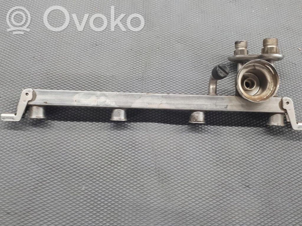 Opel Corsa B Tubo principal de alimentación del combustible 