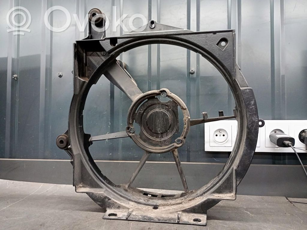 Porsche Taycan 9J1 Osłona wentylatora chłodnicy 