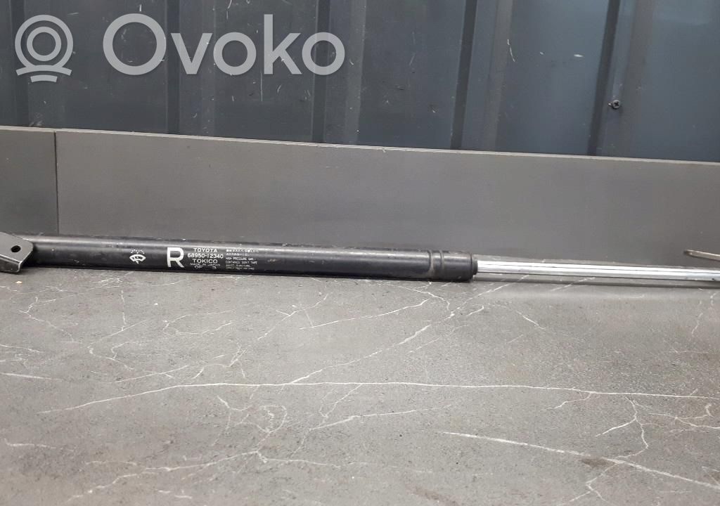 Toyota Corolla E90 Tailgate strut 