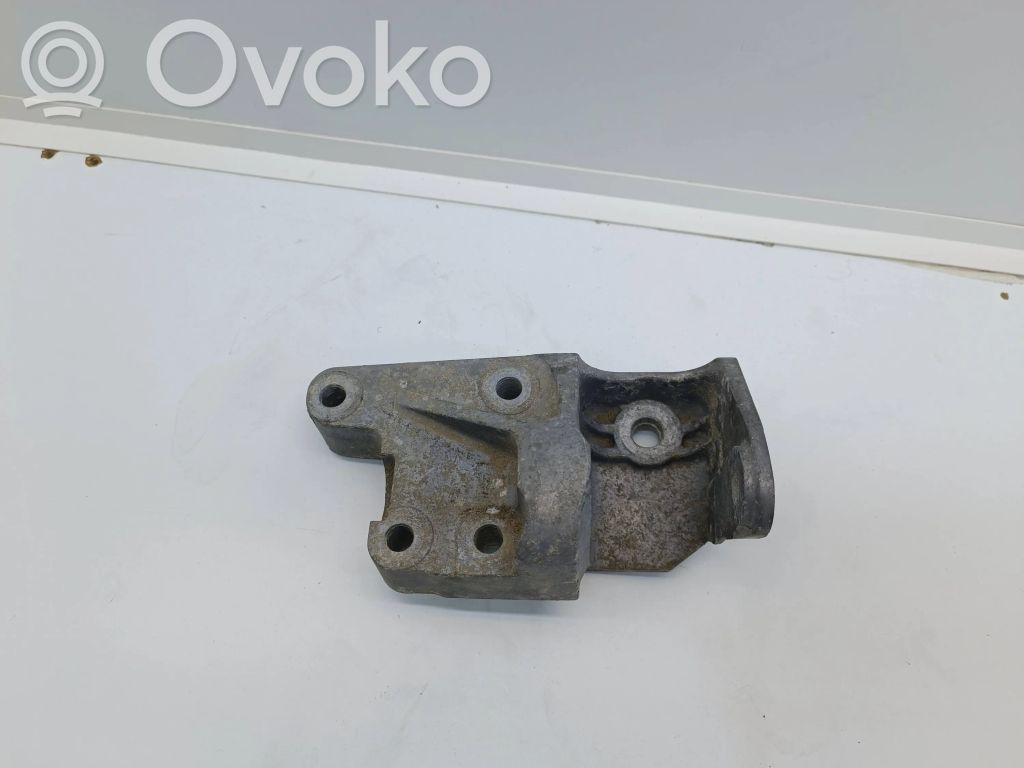 Peugeot 508 Engine mounting bracket 