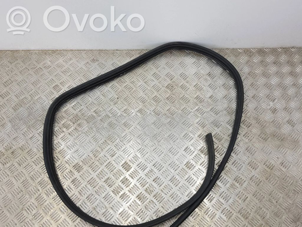 Nissan Qashqai Aizmugurē apdares gumija (virsbūvē) 