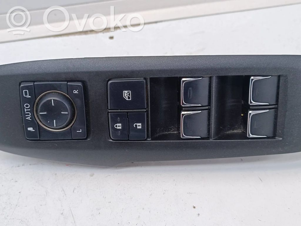 Lexus NX Electric window control switch 