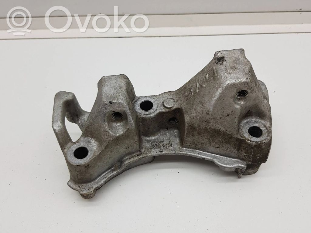Peugeot 308 Engine mounting bracket 