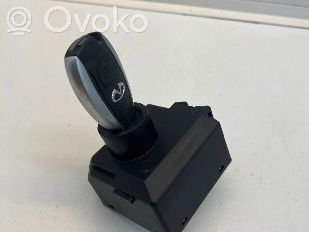 Infiniti Q30 Stacyjka 