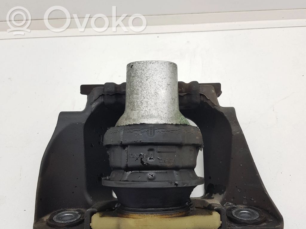 Volvo XC60 Engine mount bracket 