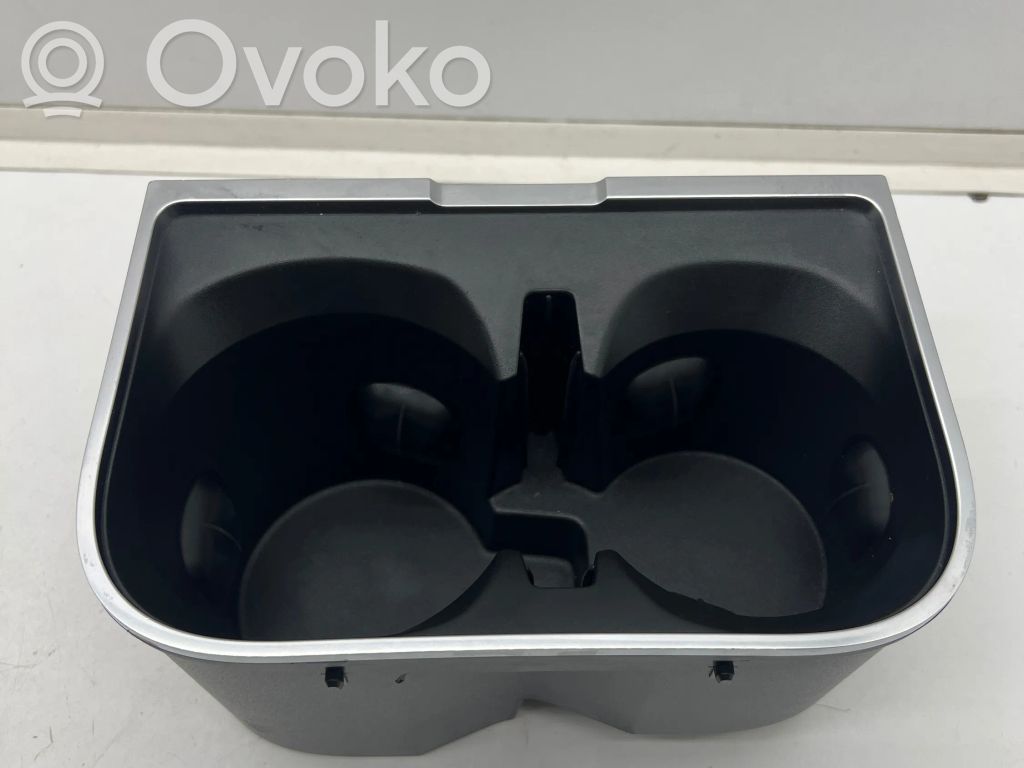 Jaguar I-Pace Cup holder front 
