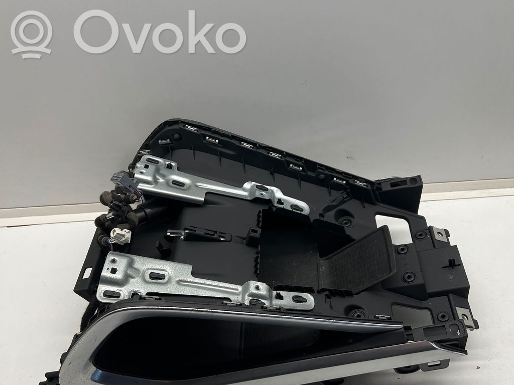 Jaguar I-Pace Kita salono detalė 