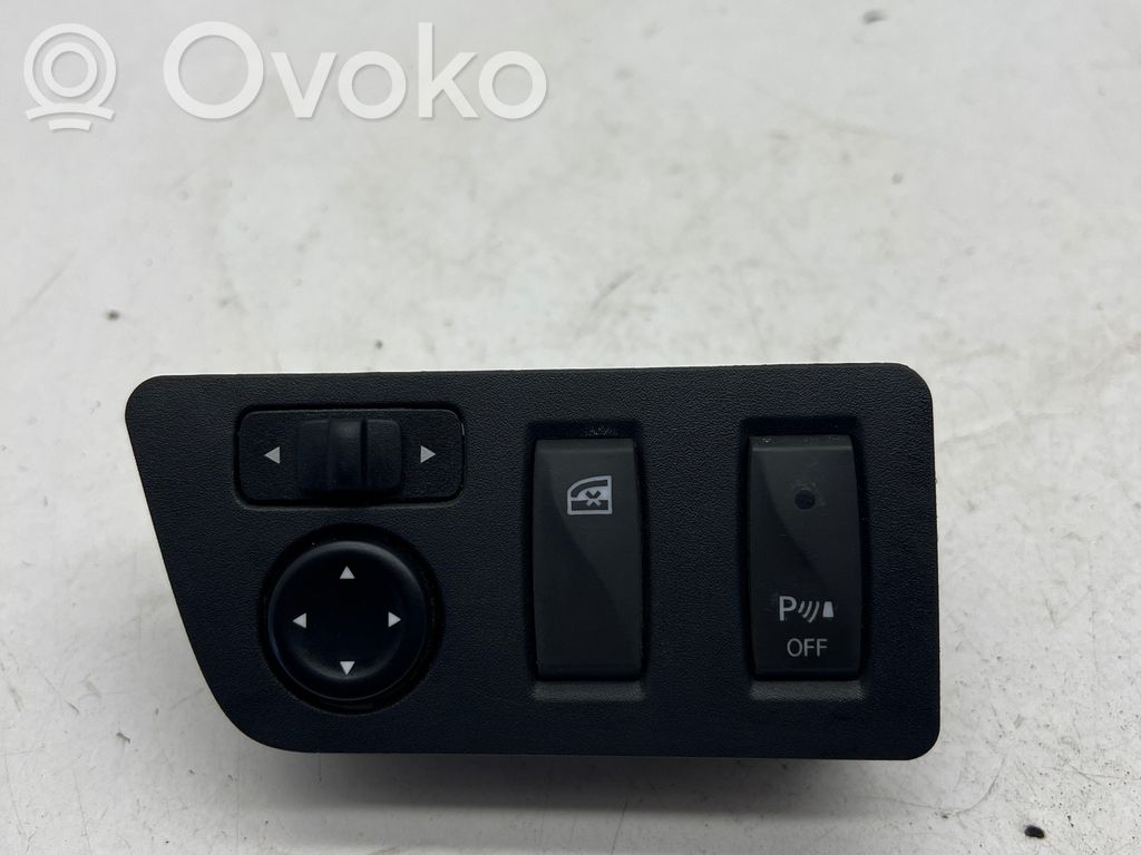 Dacia Spring Wing mirror switch 