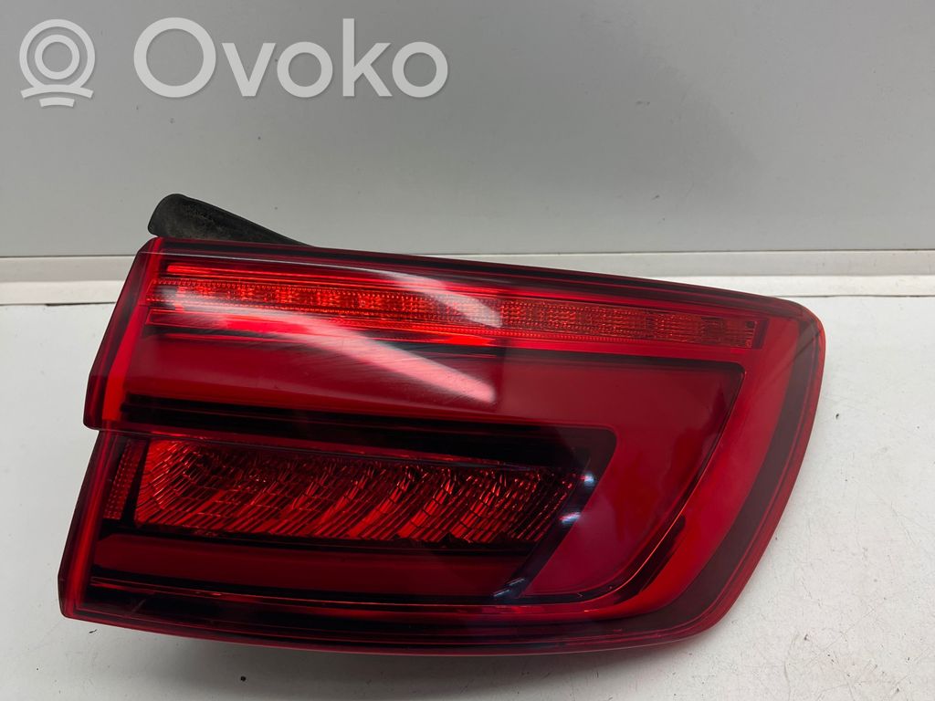 Audi A4 S4 B9 Lampă spate în caroserie 