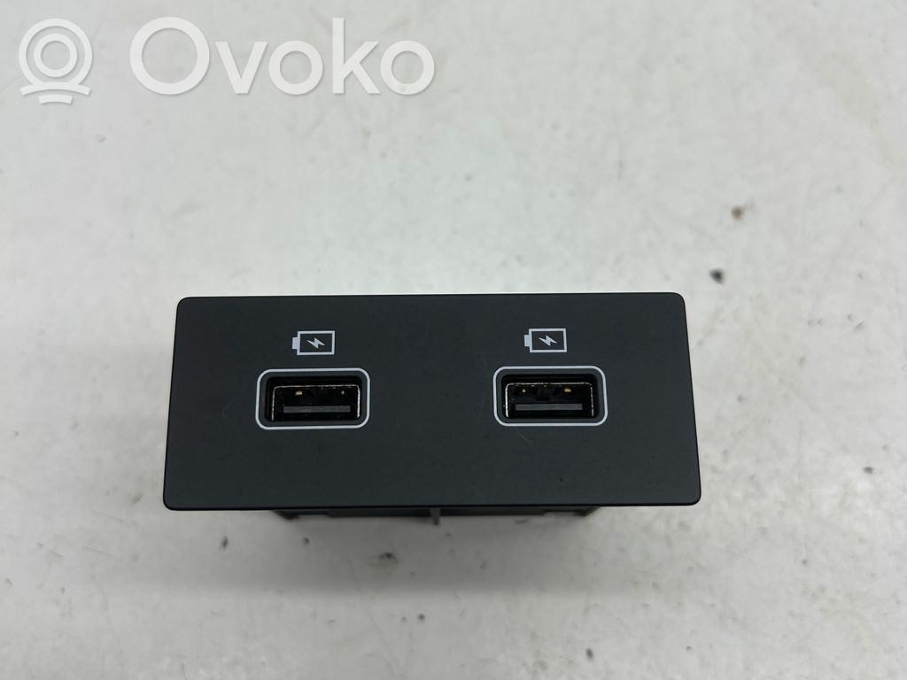Renault Megane IV USB jungtis 