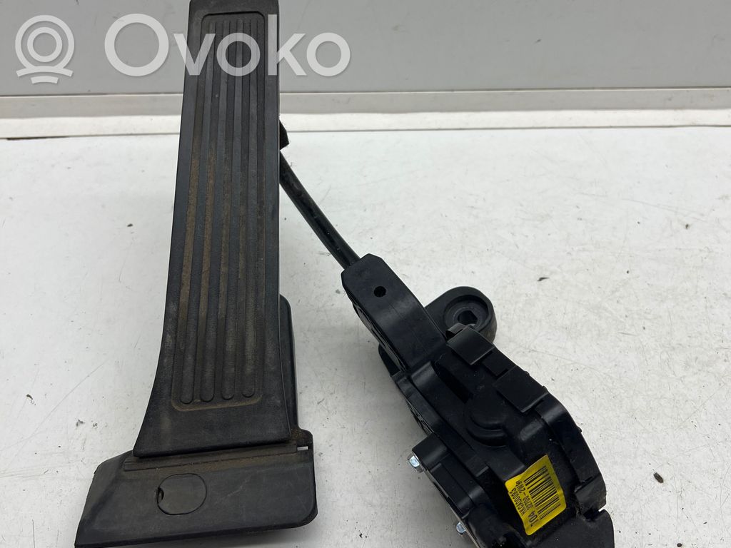 Hyundai Santa Fe Accelerator throttle pedal 