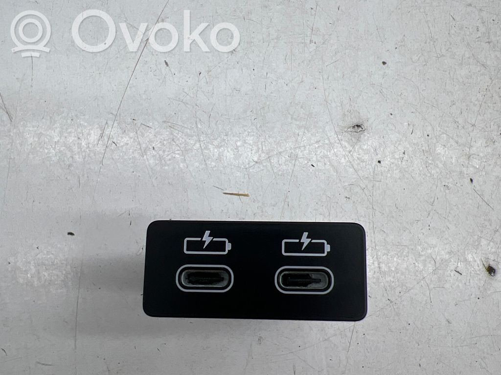 BMW X1 U11 USB socket connector 