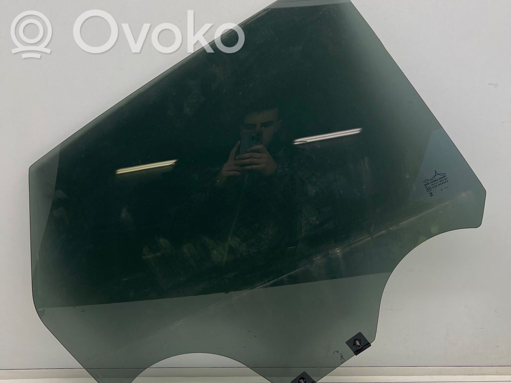 Renault Captur II Pagrindinis galinių durų stiklas 