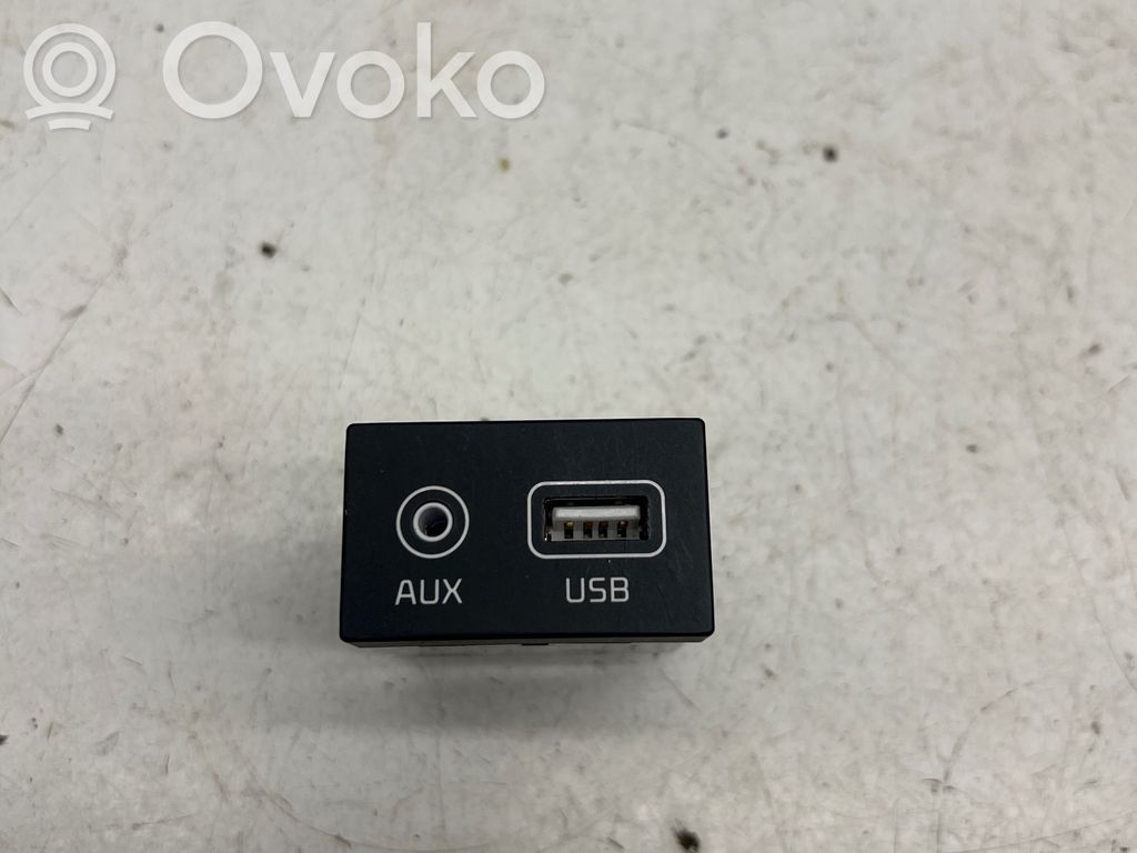 KIA Ceed Enchufe conector USB 