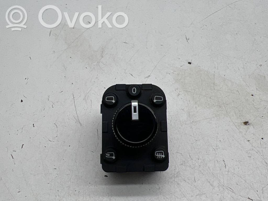 Audi Q4 Sportback e-tron Wing mirror switch 