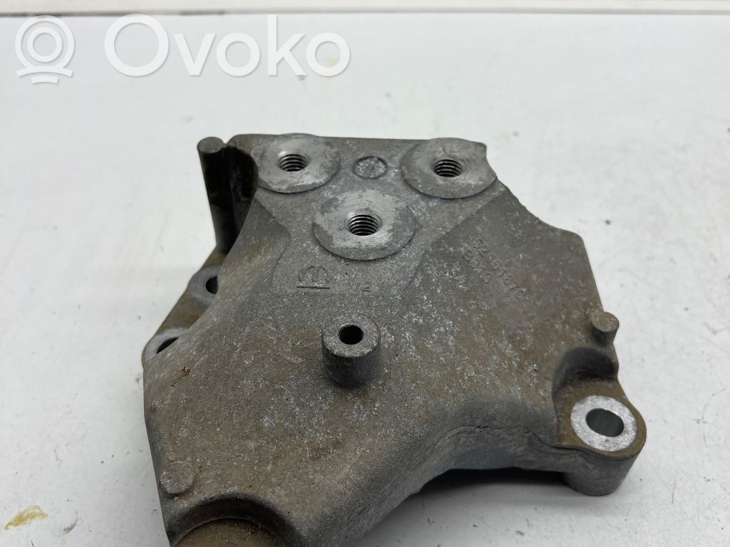Jeep Compass Gearbox mounting bracket 