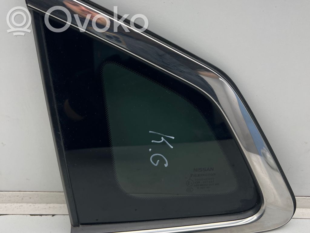 Nissan Qashqai Rear side window 