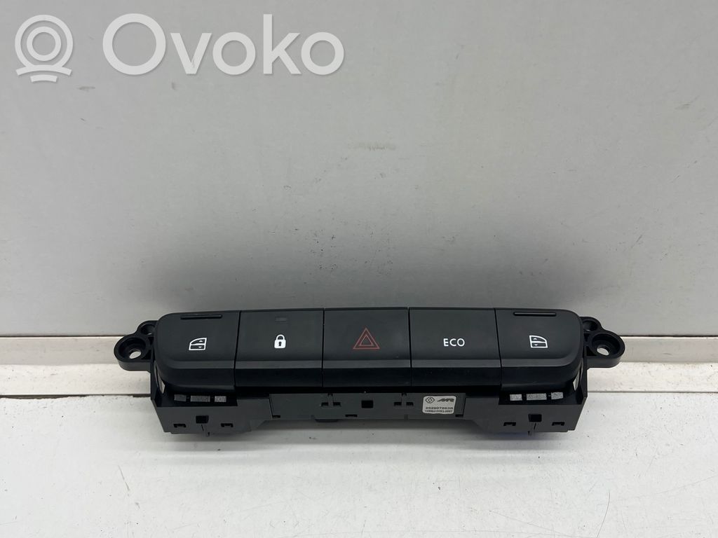 Dacia Spring Hazard light switch 