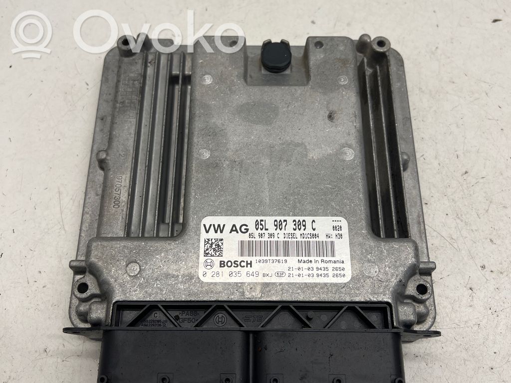Volkswagen Golf VIII Engine control unit/module 