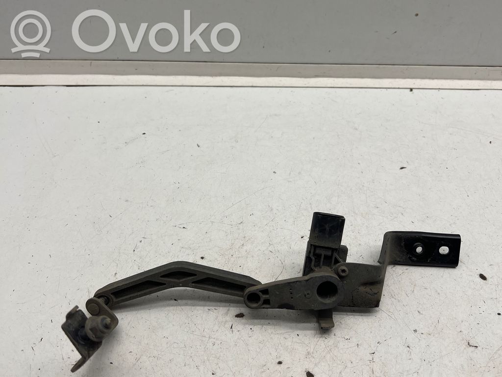Volkswagen Golf VIII Front height sensor lever 
