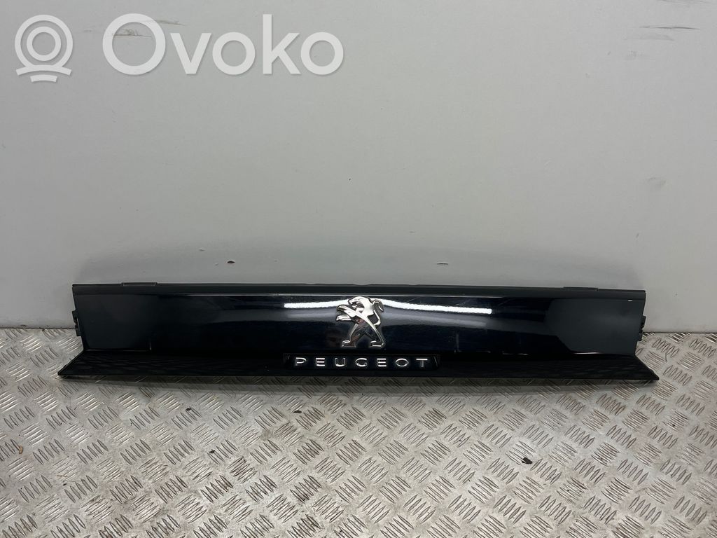Peugeot 5008 II Mască capotă portbagaj 
