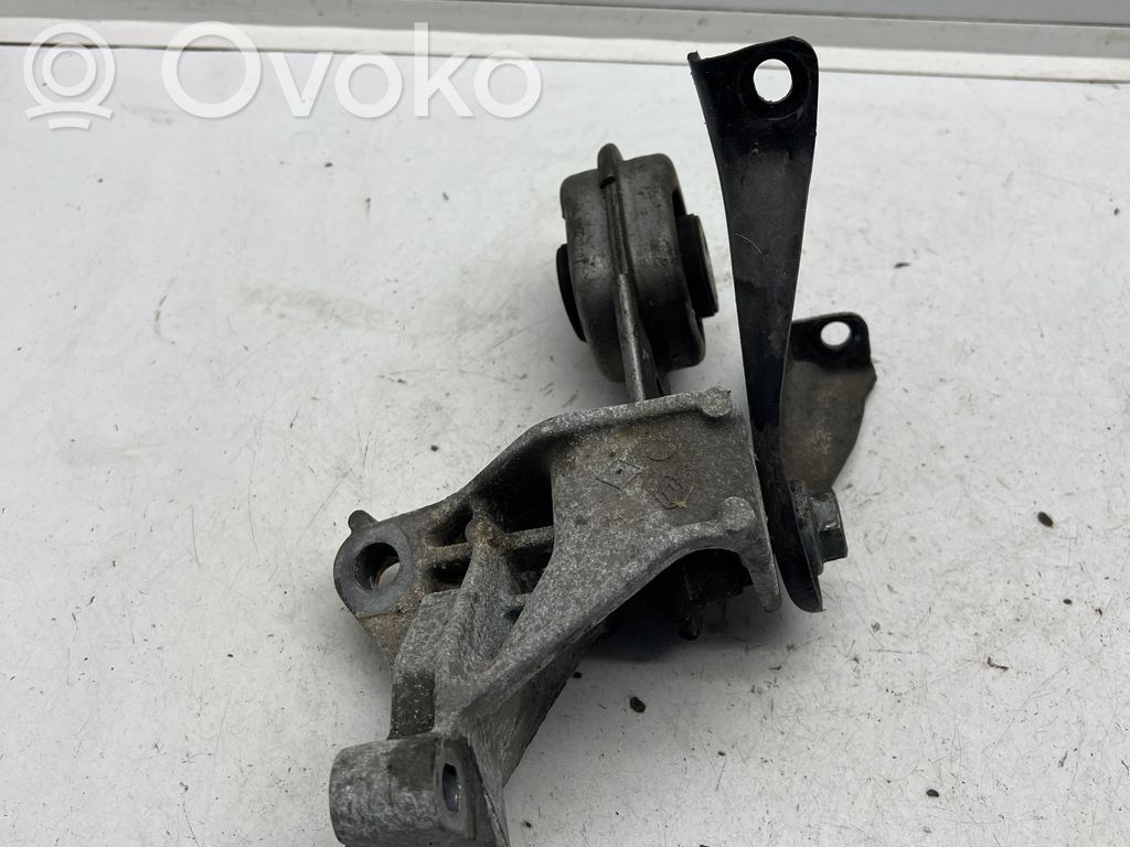 Engine mount bracket   113320517R