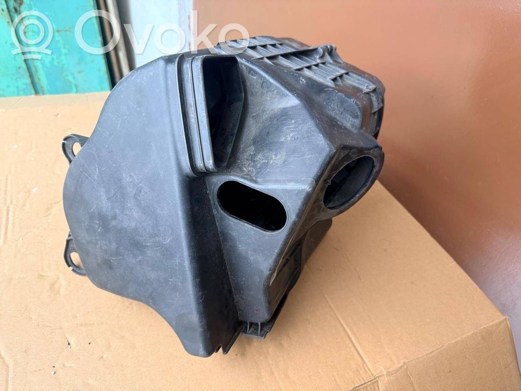 BMW 1 E81 E87 Air filter box 