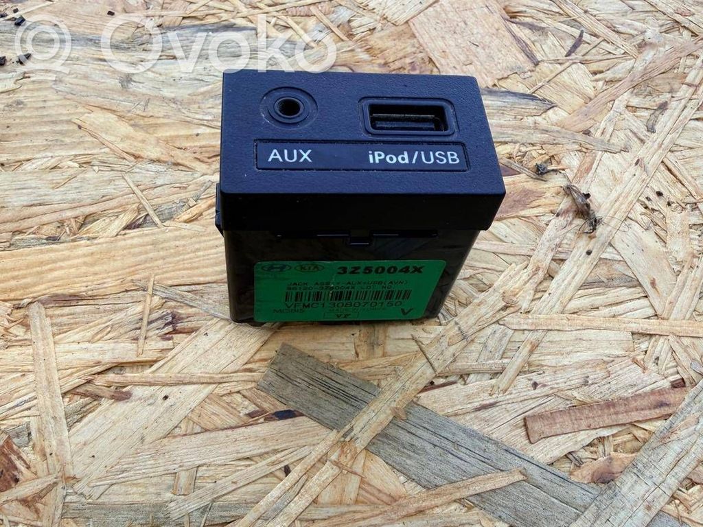 Enchufe conector USB   961203Z500