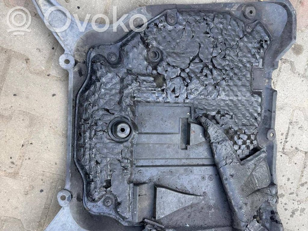 Volvo XC90 Engine splash shield/under tray 