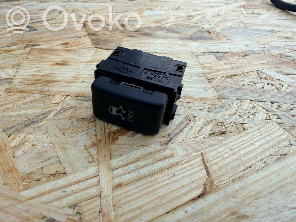 Nissan Qashqai Traction control (ASR) switch 