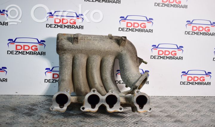 Audi A4 S4 B5 8D Colector de admisión 