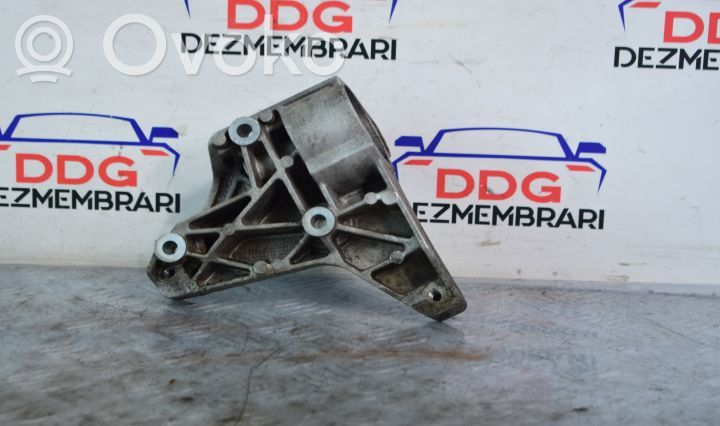 A/C-kompressorin kannatin   03F260885