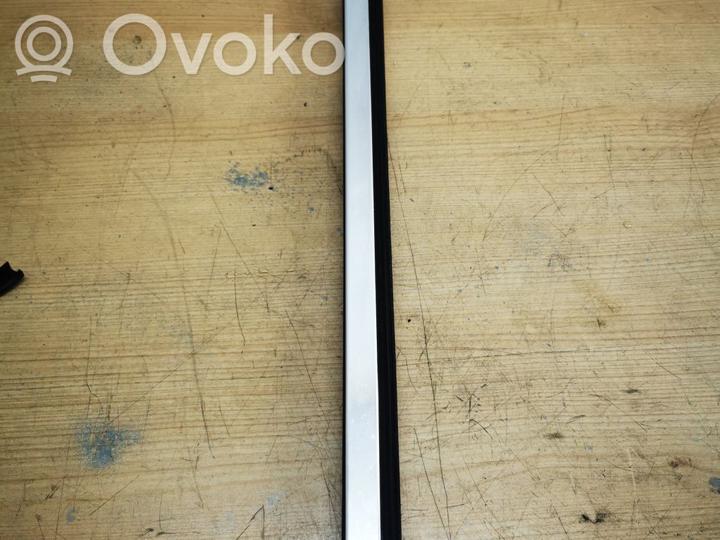 BMW 7 F01 F02 F03 F04 Aizmugurē durvju stikla apdare 