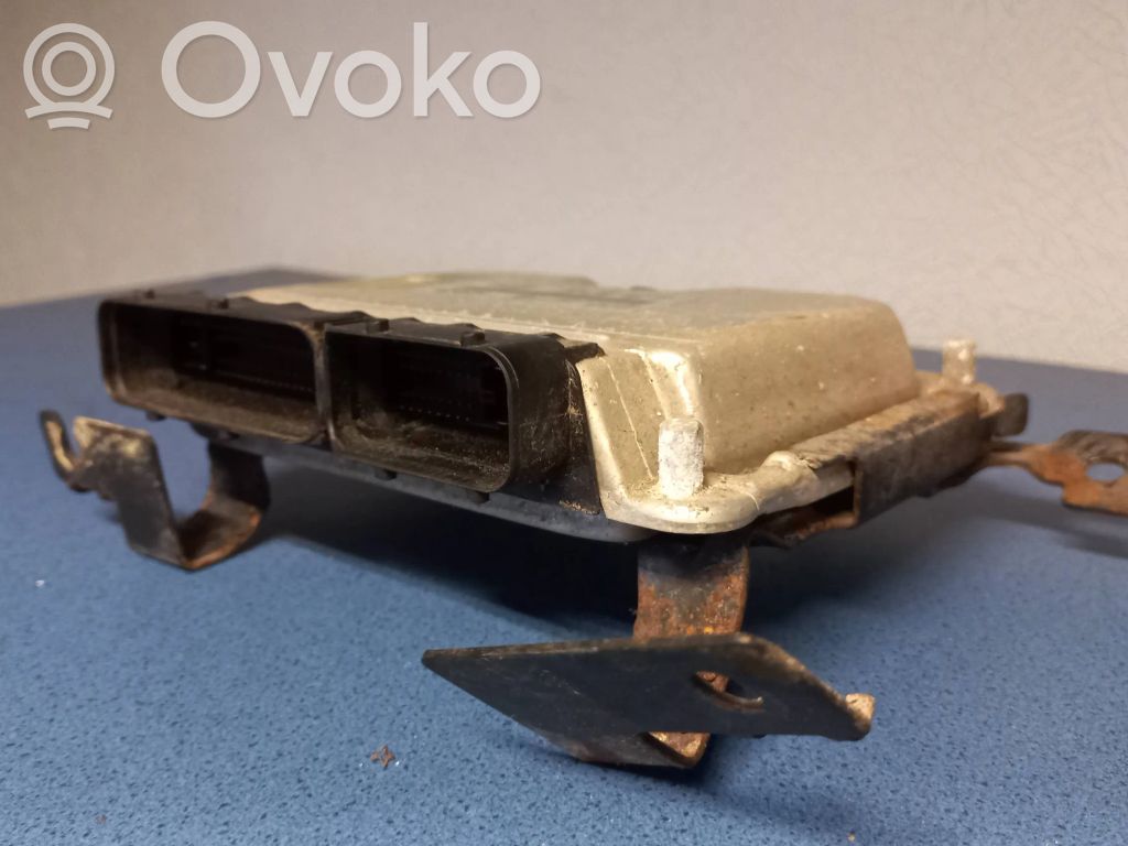 Volkswagen Golf IV Engine control unit/module 