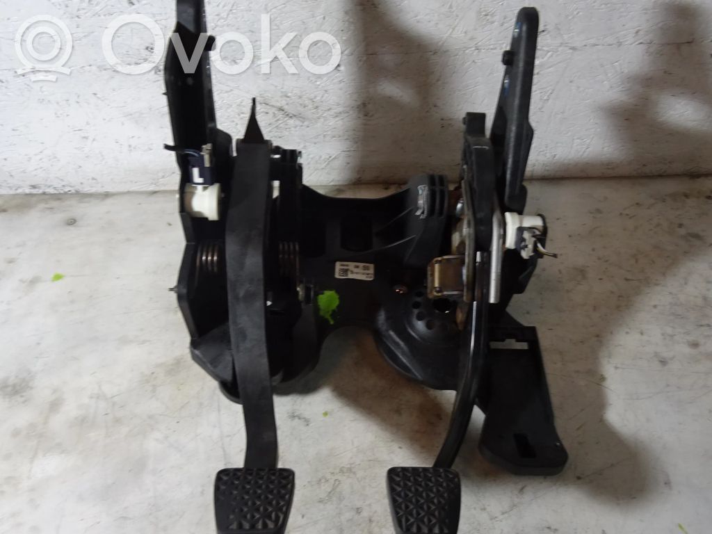 Opel Astra K Gaspedal 