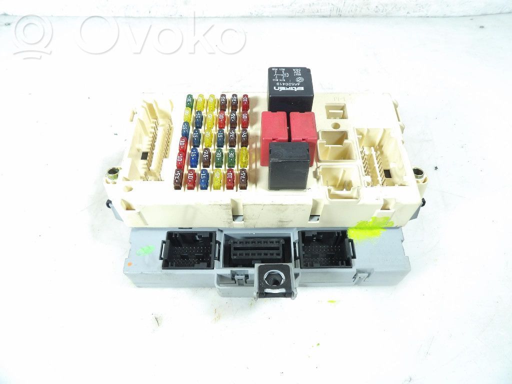 Alfa Romeo 147 Juego de caja de fusibles 