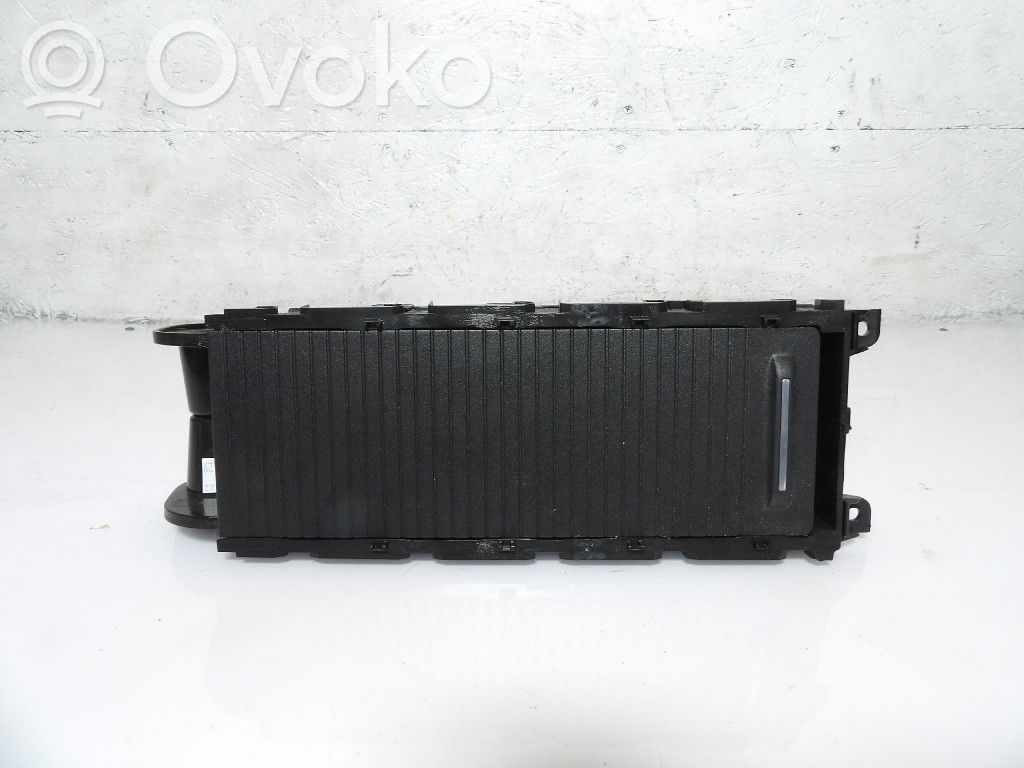 Ford Focus Hansikaslokero 