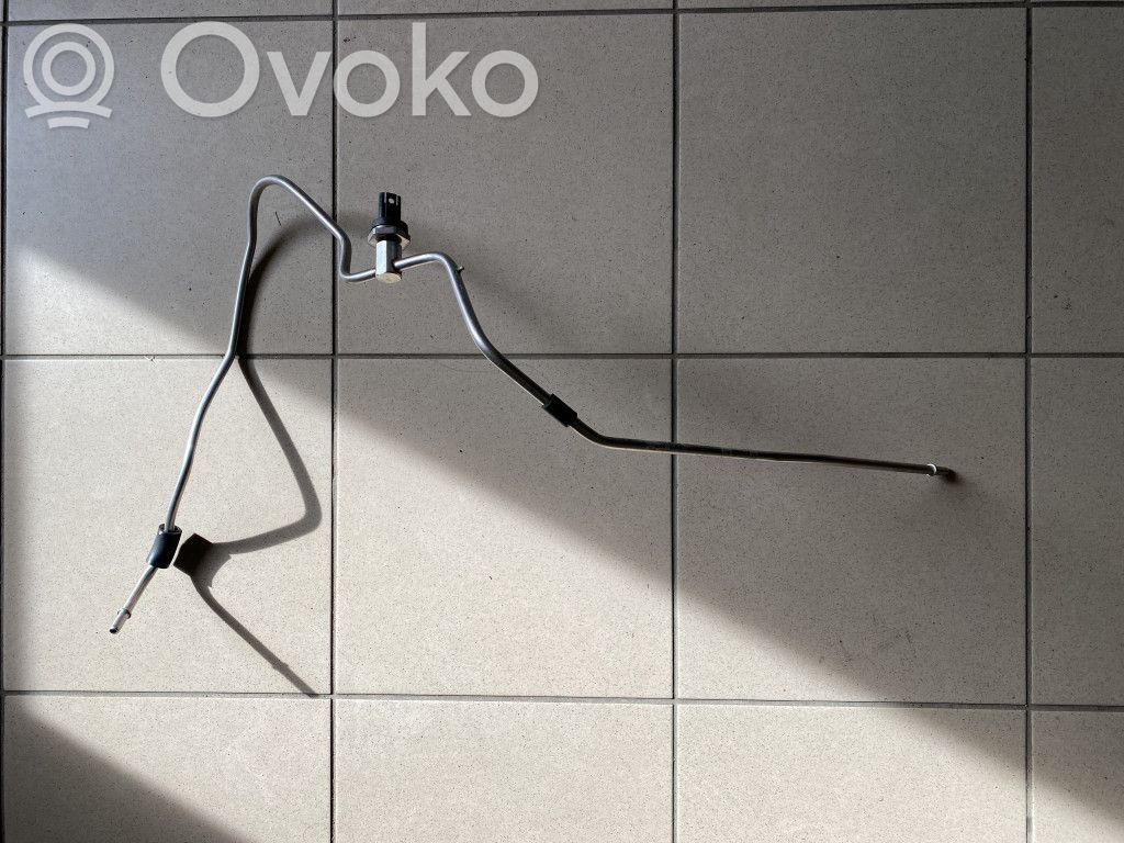 Polttoaineputken letku   2284753