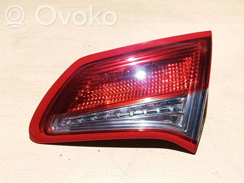 Citroen C4 II Luces portón trasero/de freno 