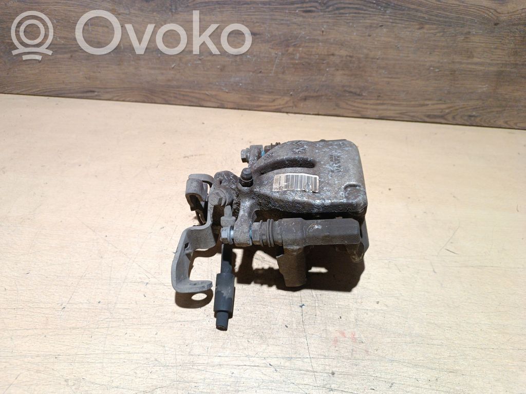 Opel Combo E Задний суппорт 