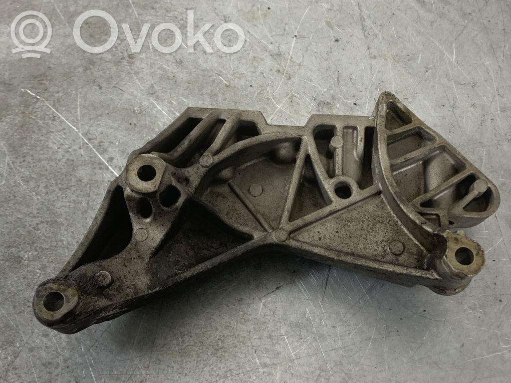Volkswagen PASSAT B6 Engine mounting bracket 