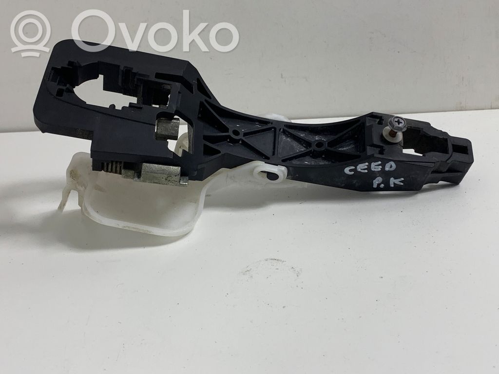 KIA Ceed Etuoven ulkokahvan kehys 