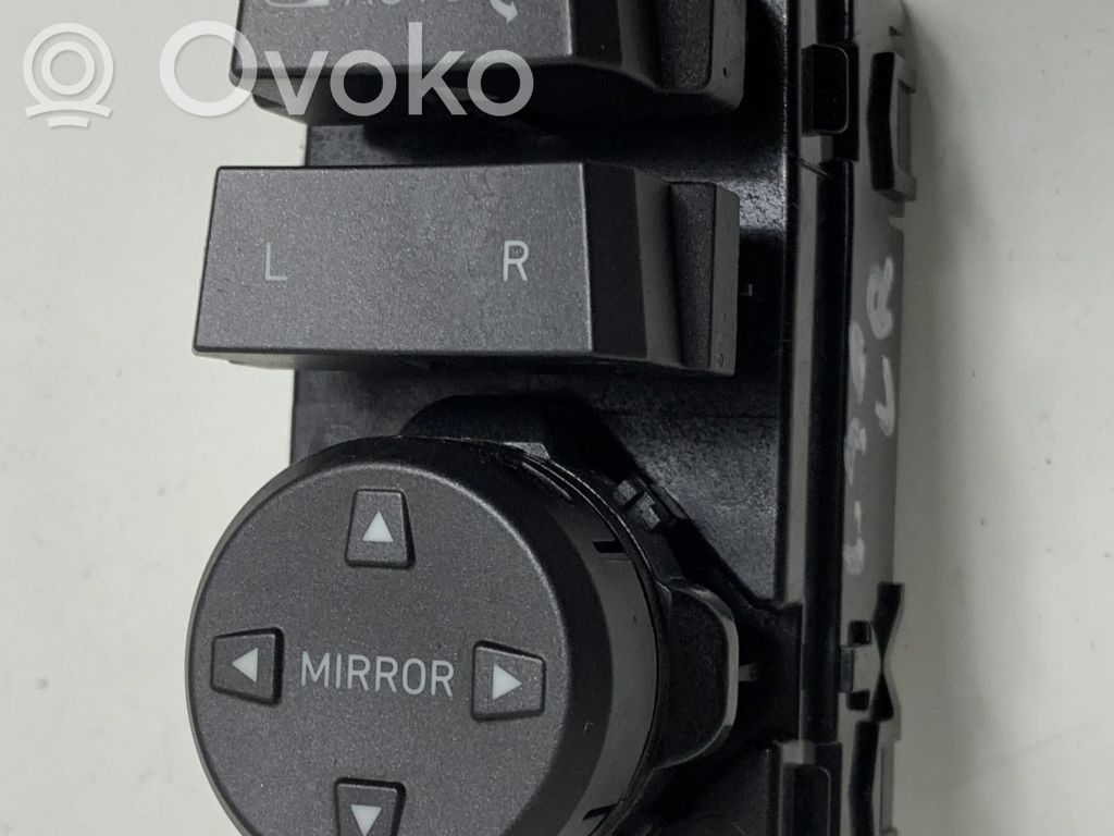 Hyundai i30 Wing mirror switch 