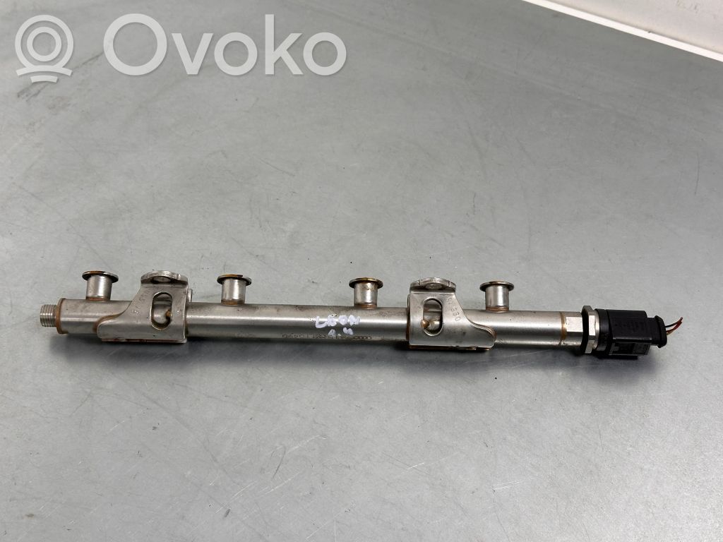 Seat Leon (5F) Kraftstoffverteiler Einspritzleiste Verteilerrohr 