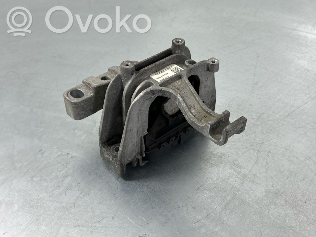 Volkswagen PASSAT B8 Engine mount bracket 