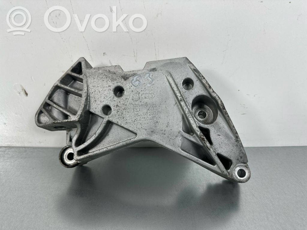 Audi Q3 8U Engine mounting bracket 