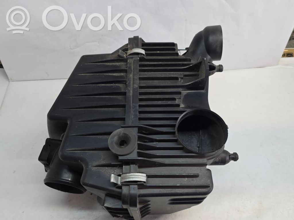 Mazda CX-7 Air filter box 